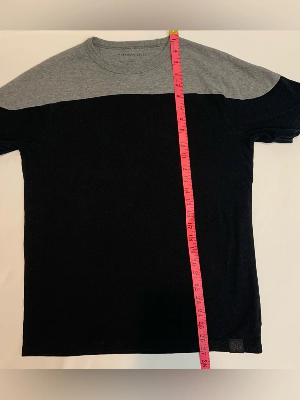American Eagle Outfitters Men’s Black and Gray Colorblock Crew Tee